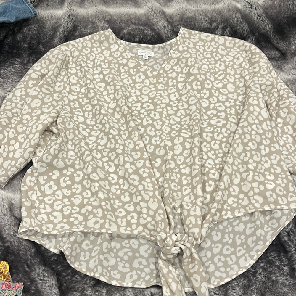 Mud pie Jolene Tie Front Top Taupe Size Medium/Large